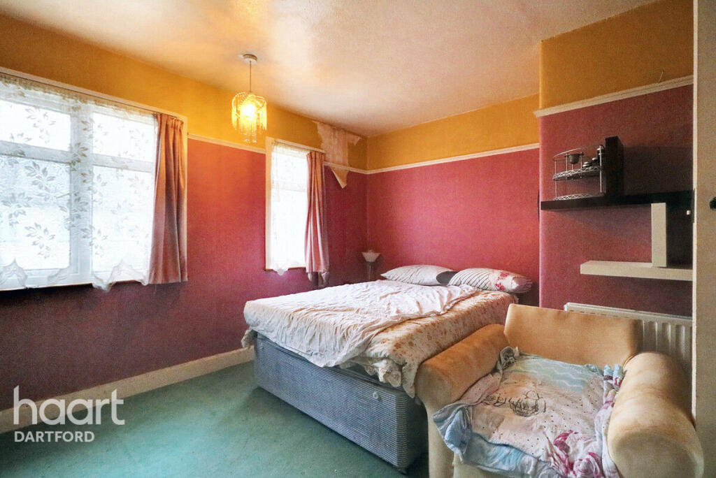House in Gravesham, Northfleet - More