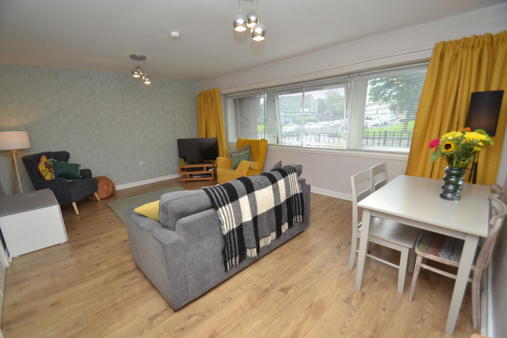 Apartment in Glasgow, Waverley Park, Pollokshaws - View 3