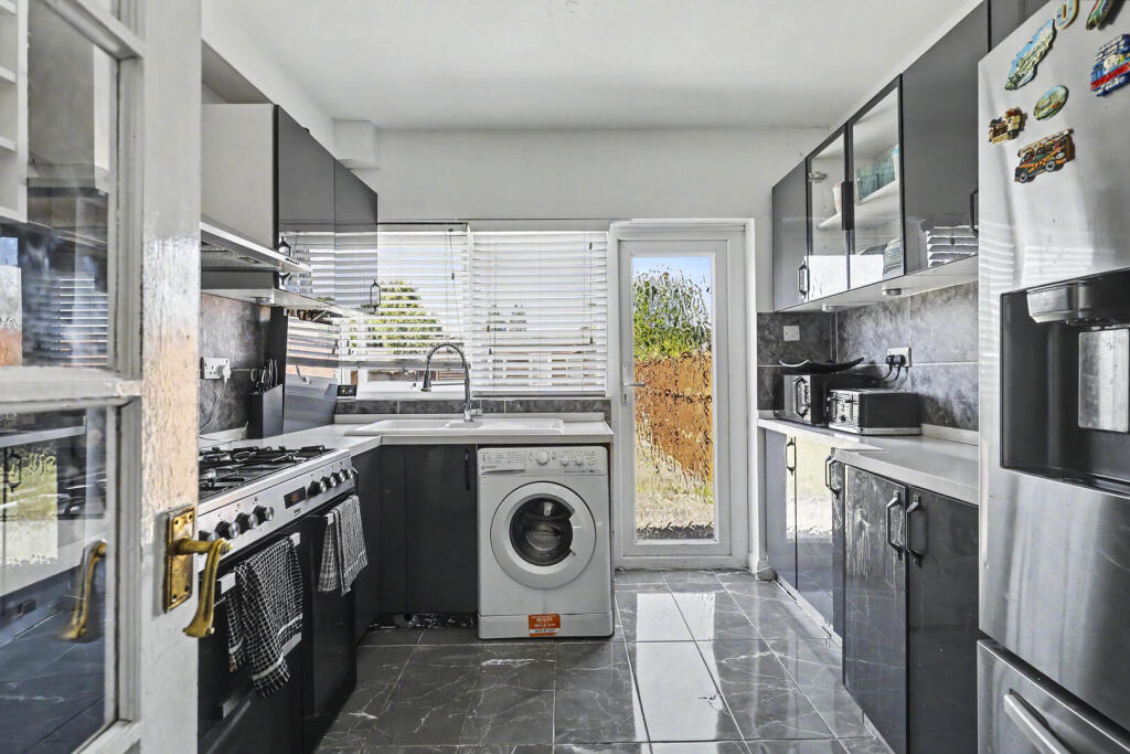 House in Enfield, Enfield Highway, Ponders End - View 5