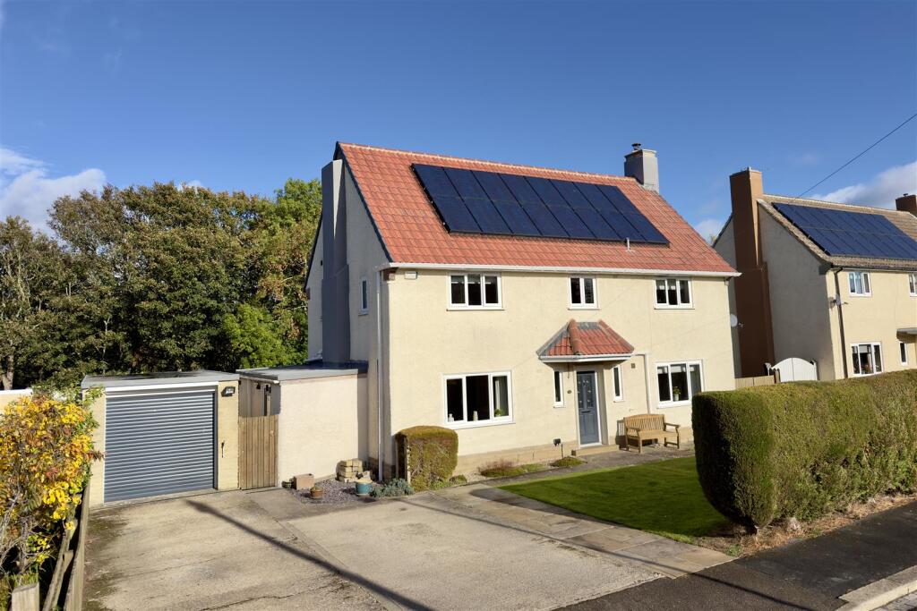4-bed detached on Woodside, Barnard Castle, DL12 8DX, £550,000