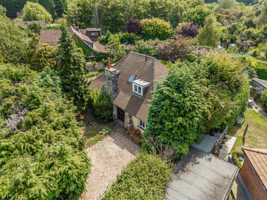 Harpenden Lane, Redbourn, St. Albans, Hertfordshire, AL3 photo 2