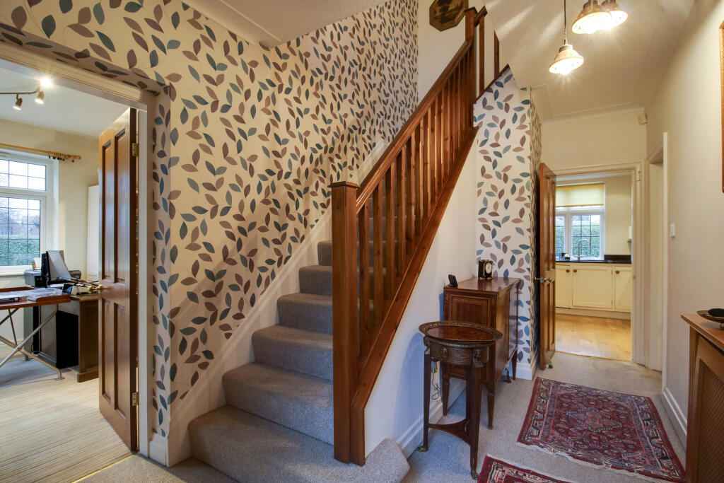Fourwinds, Broomhall Avenue, Wakefield, West Yorkshire photo 2
