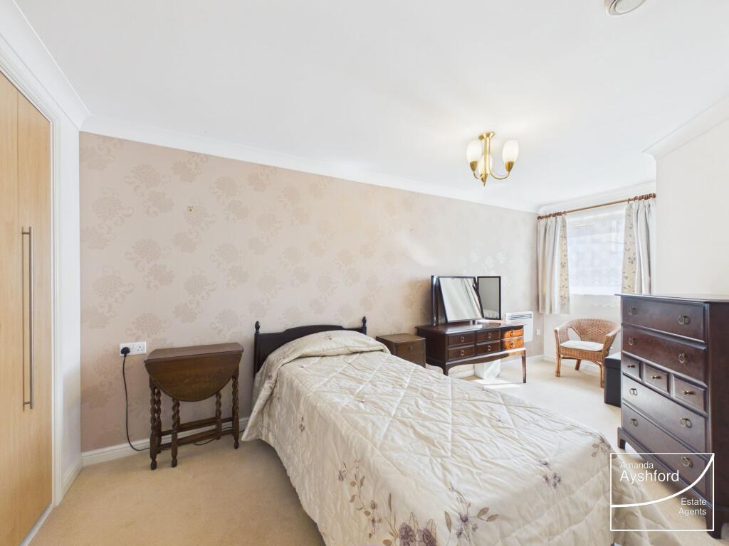 Apartment in Torquay, Torbay - View 5