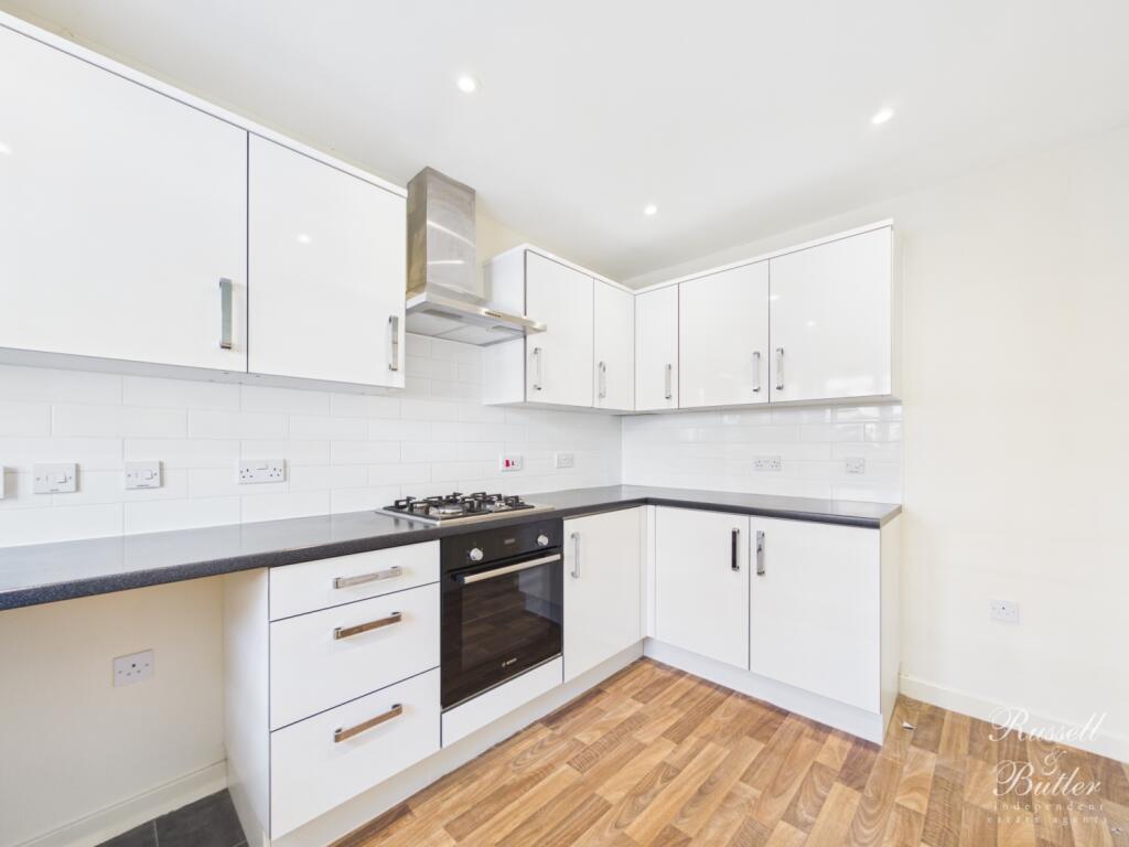 Walnut Tree Close, Winslow, Buckinghamshire, MK18 photo 4