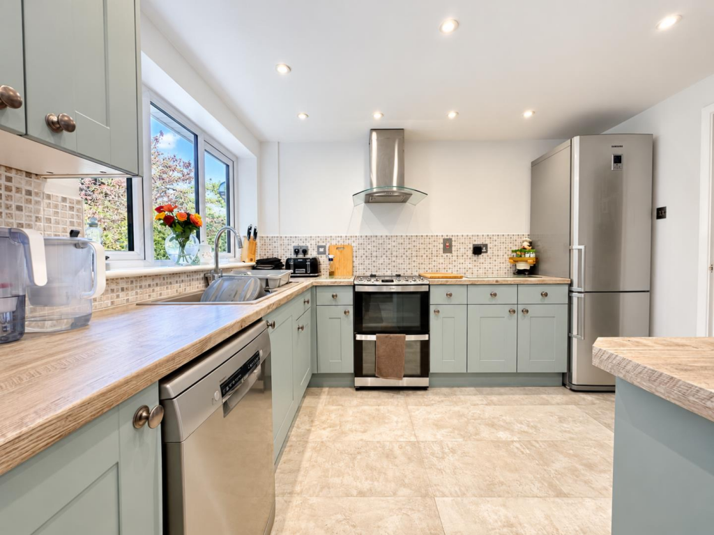 House in Northampton, West Northamptonshire - View 2