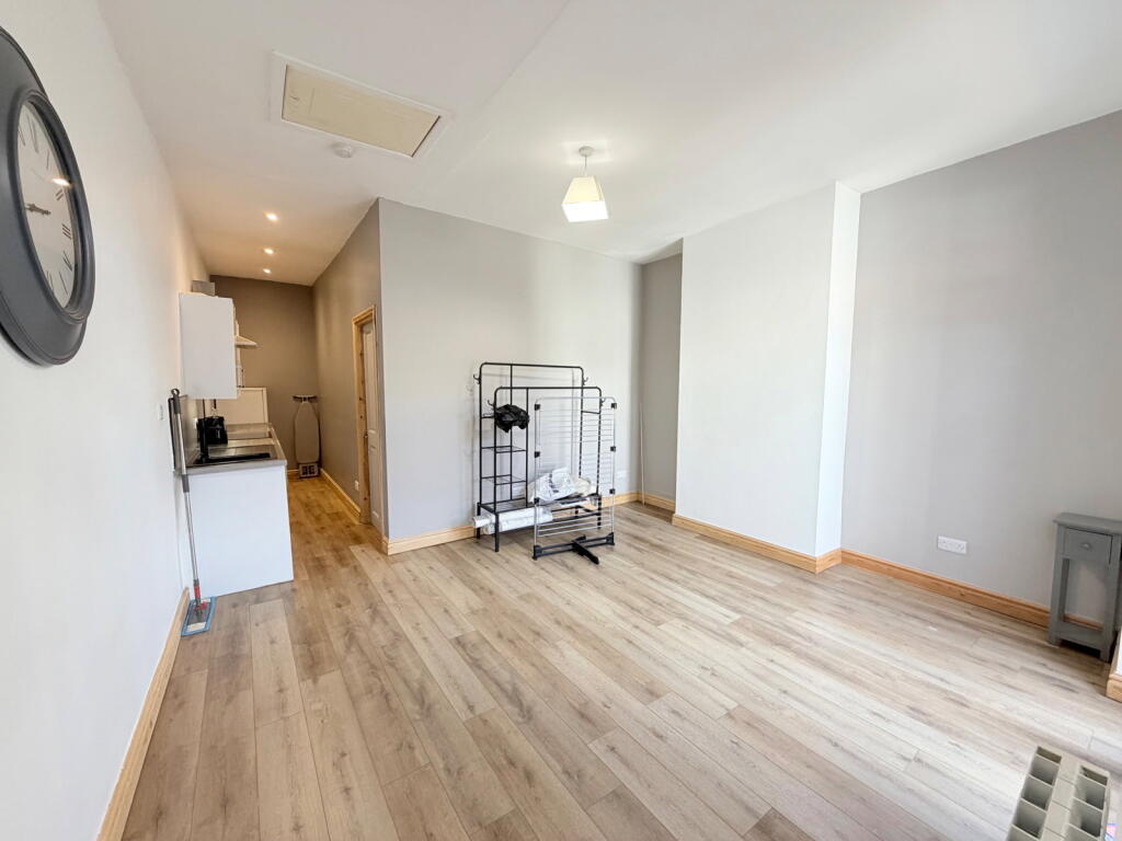 Apartment in Tameside, Greater Manchester - View 4