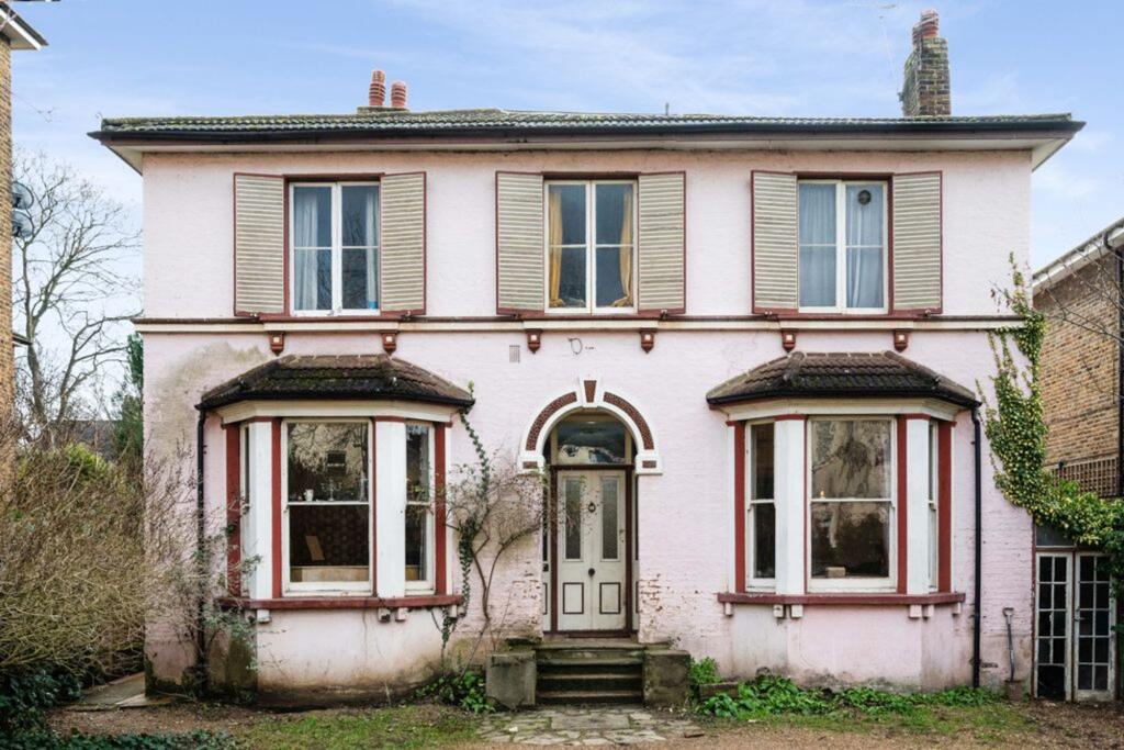 Main image of property: St. Leonards Road, Surbiton, KT6