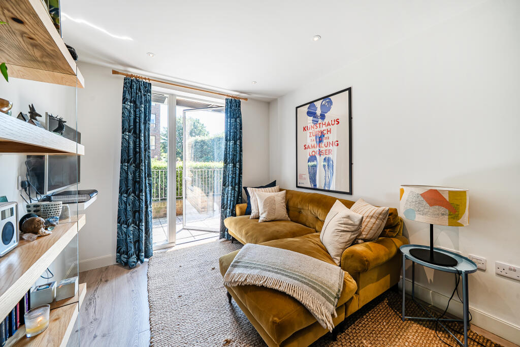 Main image of property: High Street, London, N8