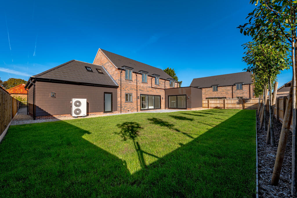 House in Lincoln - View 4