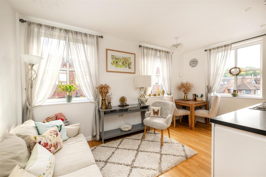 Apartment in High Wycombe, Daws Hill - View 5