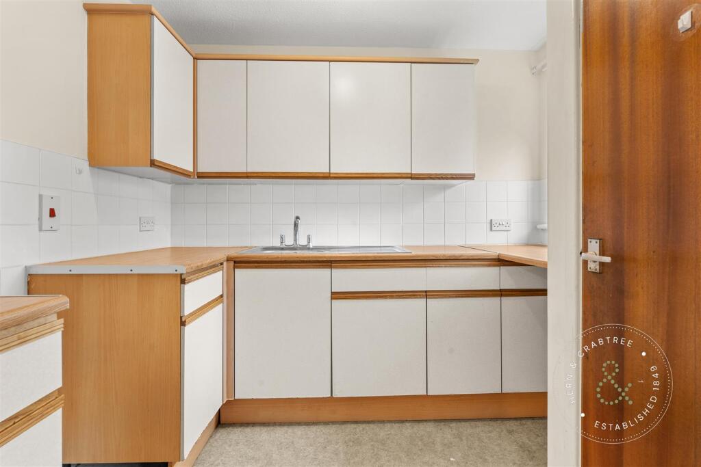 Apartment in Cardiff, Roath - More