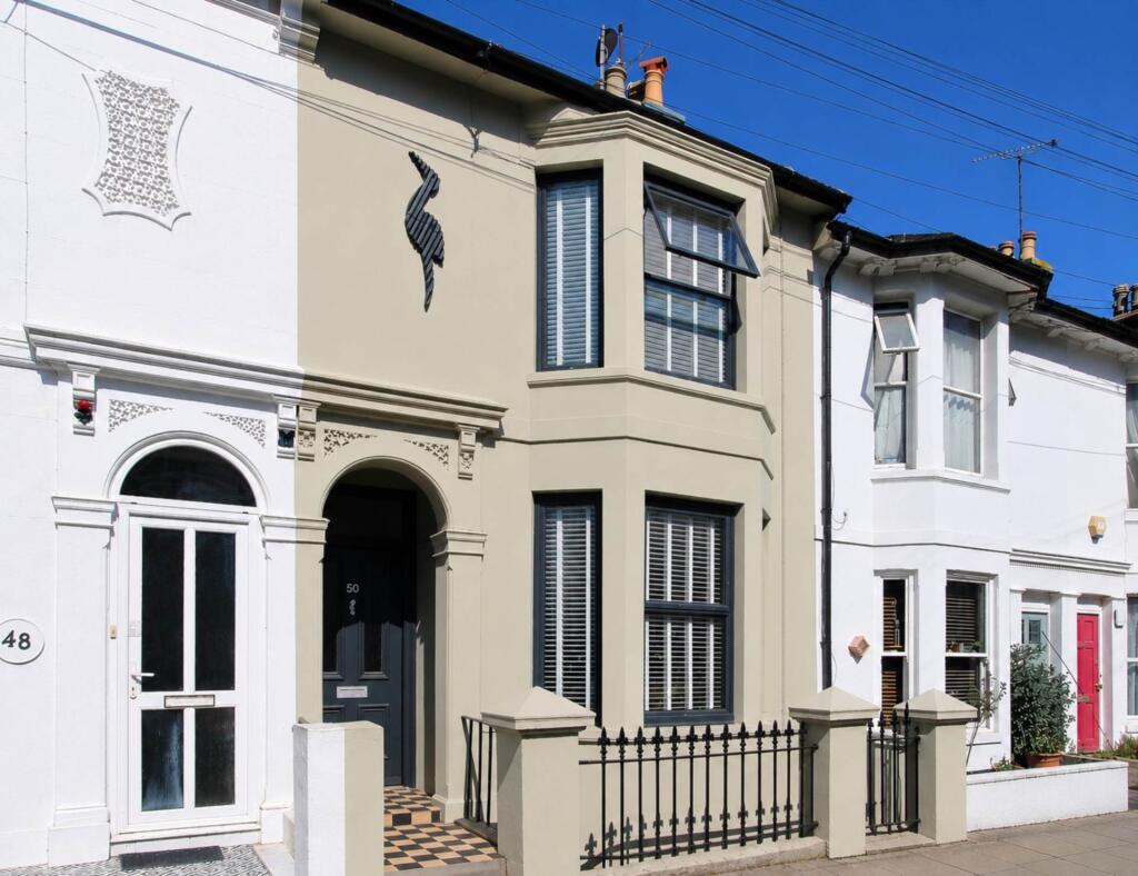 2-bed flat on Meeching Road, Newhaven, £319,950