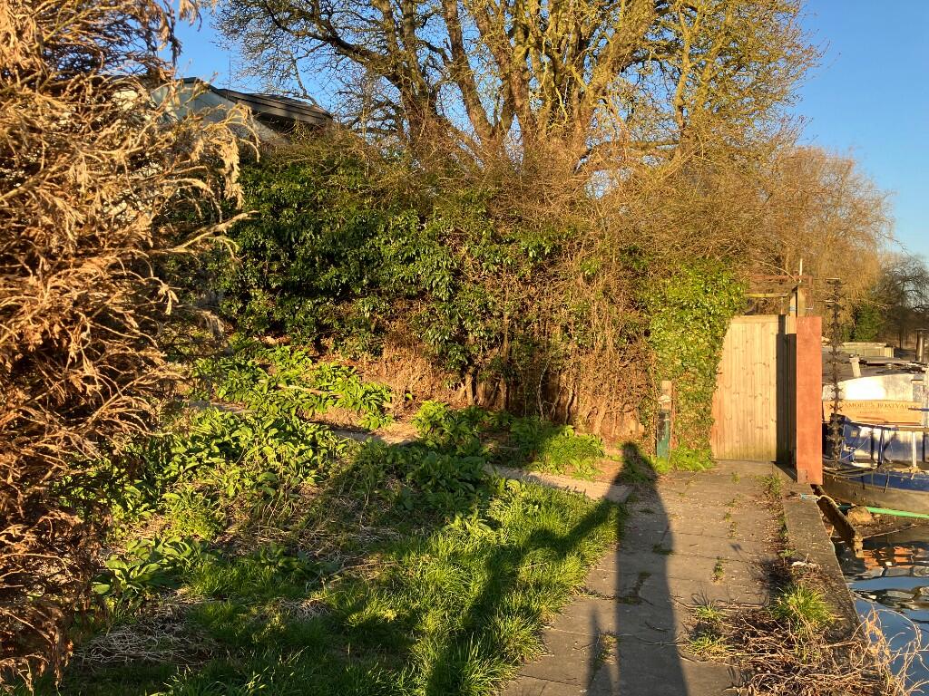 Main image of property: Mooring 4, Chesterton Road, Cambridge,CB4 3AX