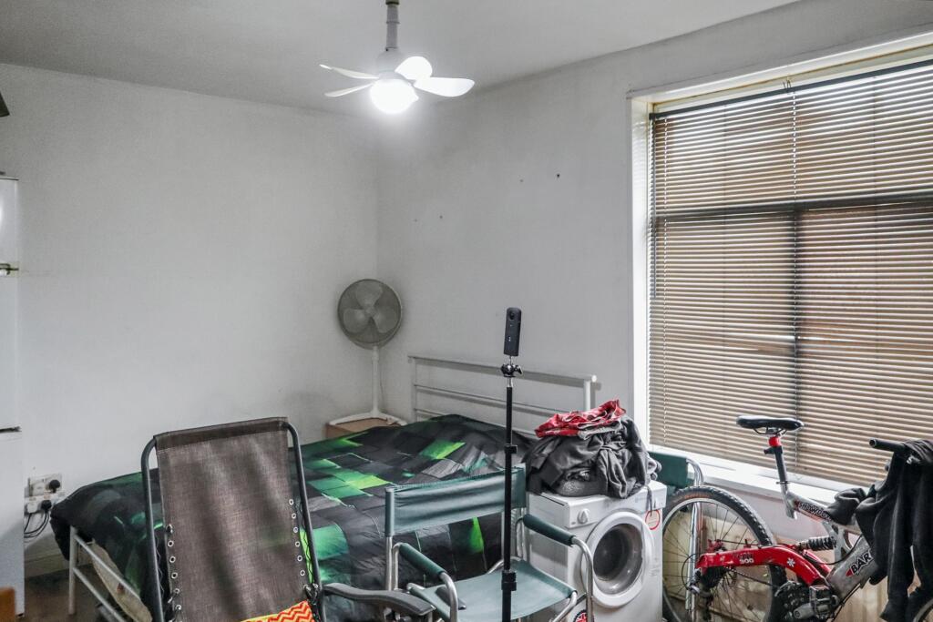 House in Sheffield, Wadsley Bridge, Hillsborough - More