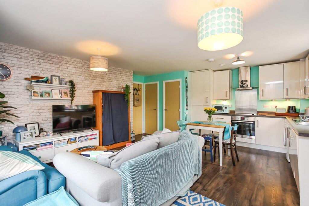 Apartment in Tonbridge and Malling, Kent - View 5