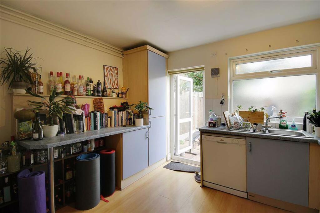 2 bedroom house for rent