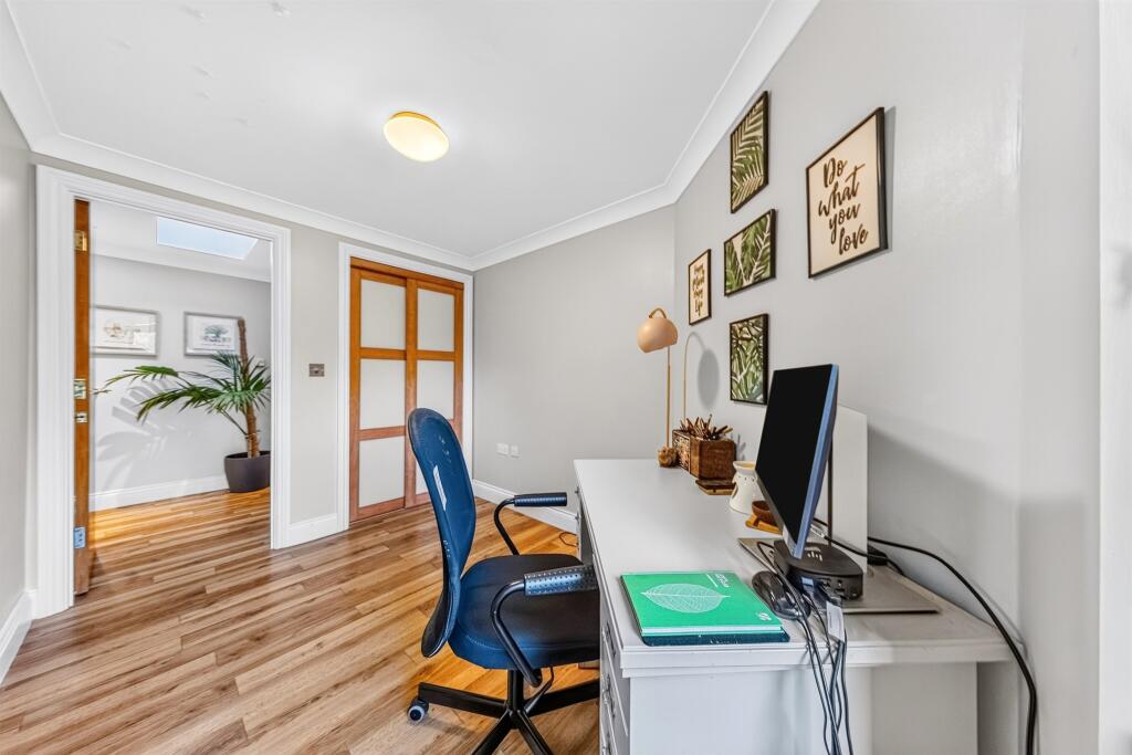 Apartment in London - More