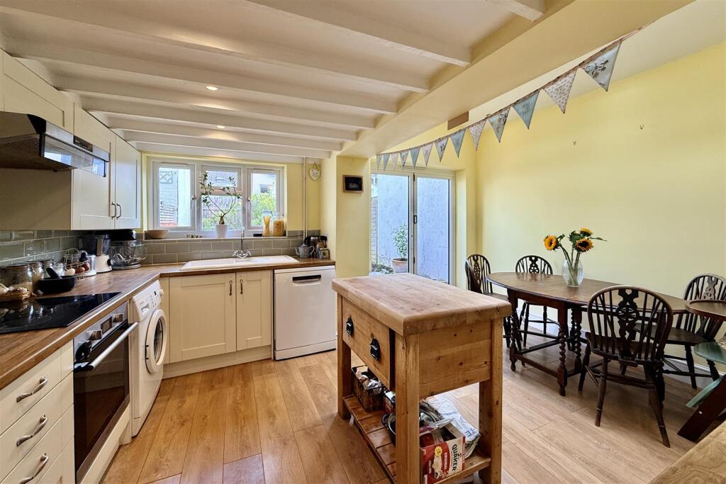 House in Gloucester - View 4