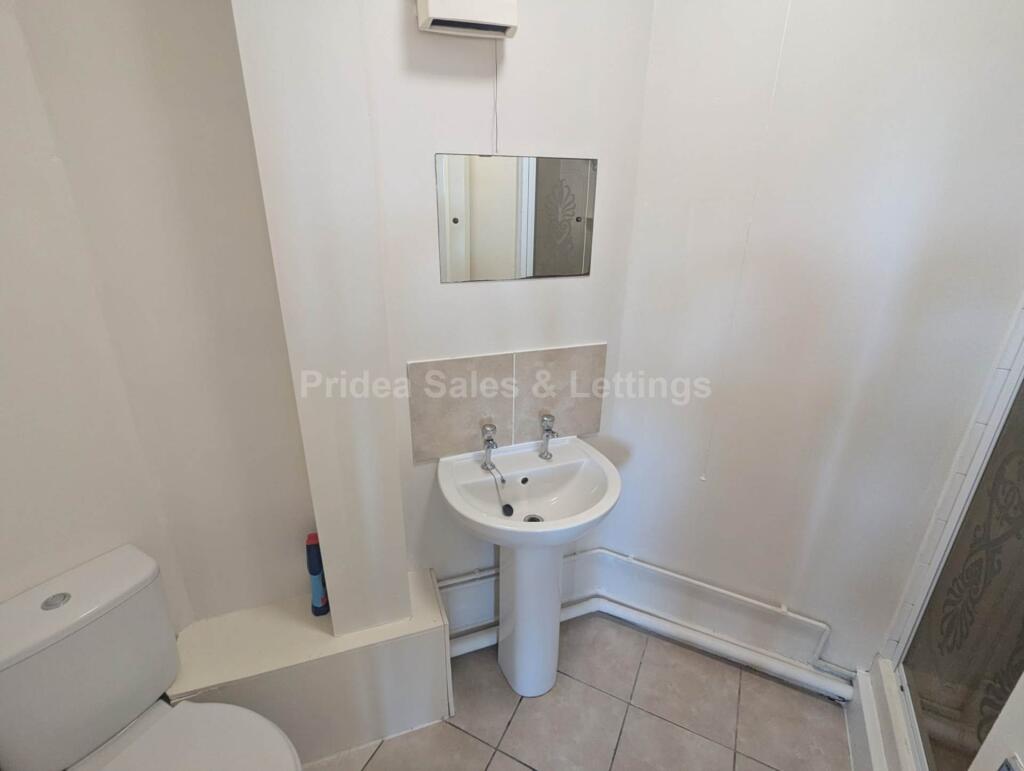 Apartment in Northampton, West Northamptonshire - View 5