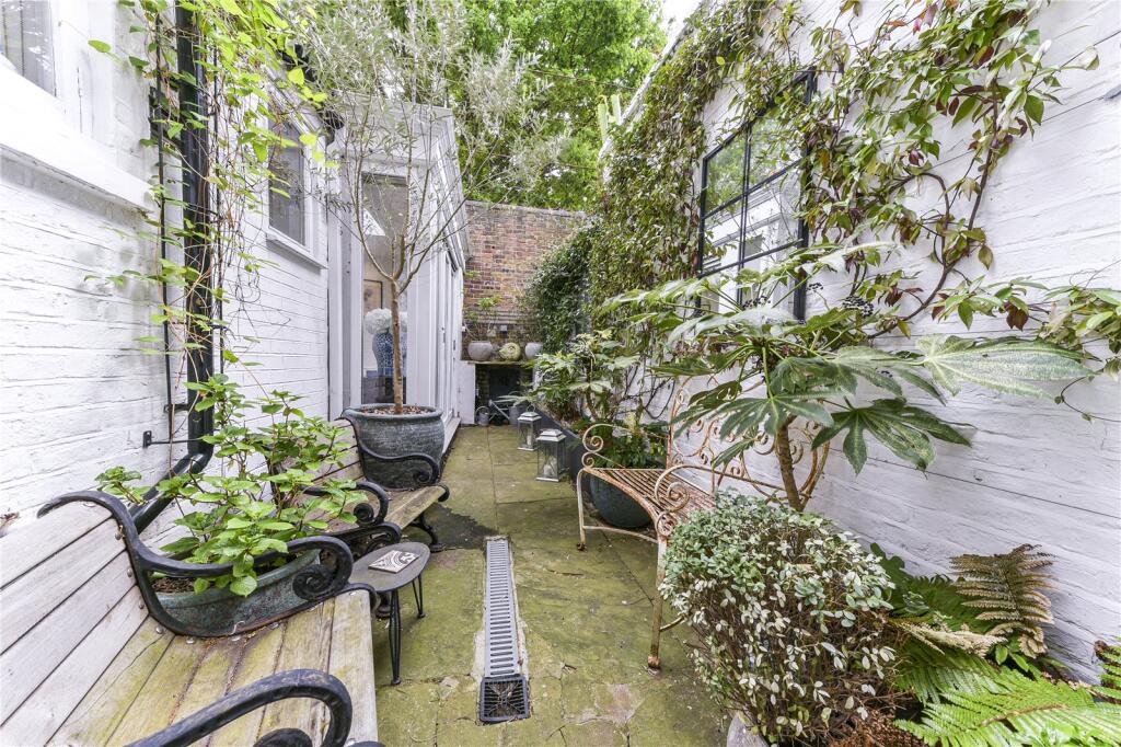 1 bedroom maisonette for rent