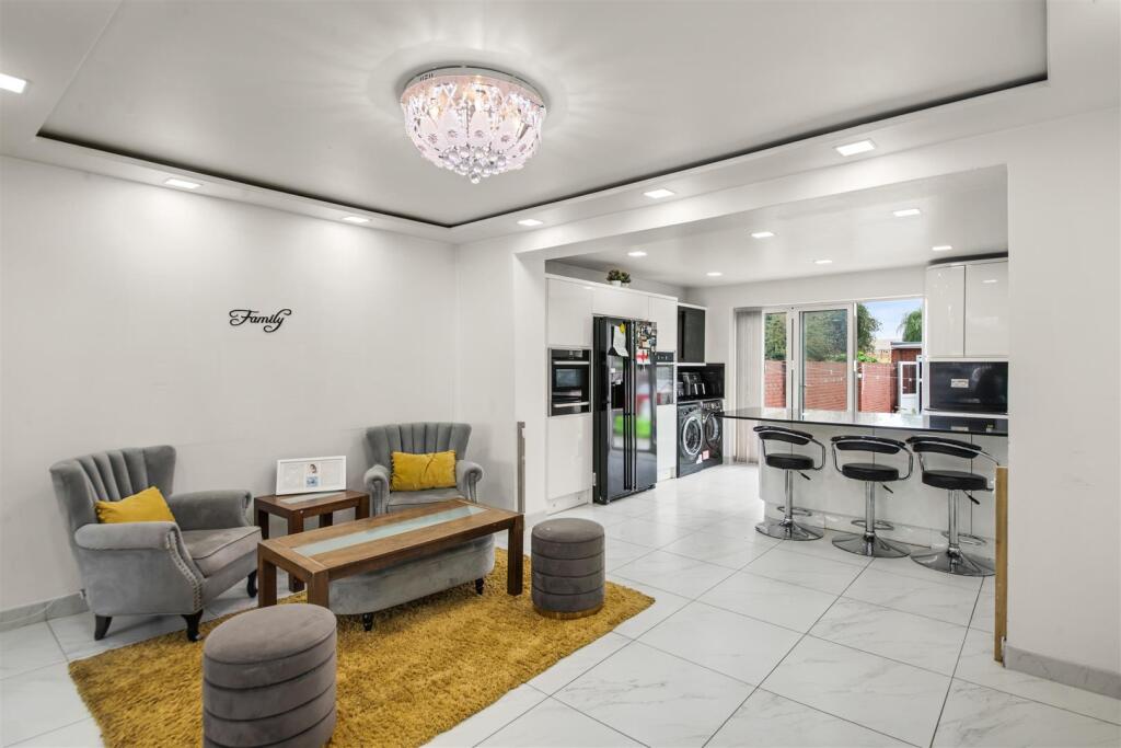 House in London, Hillingdon - View 5