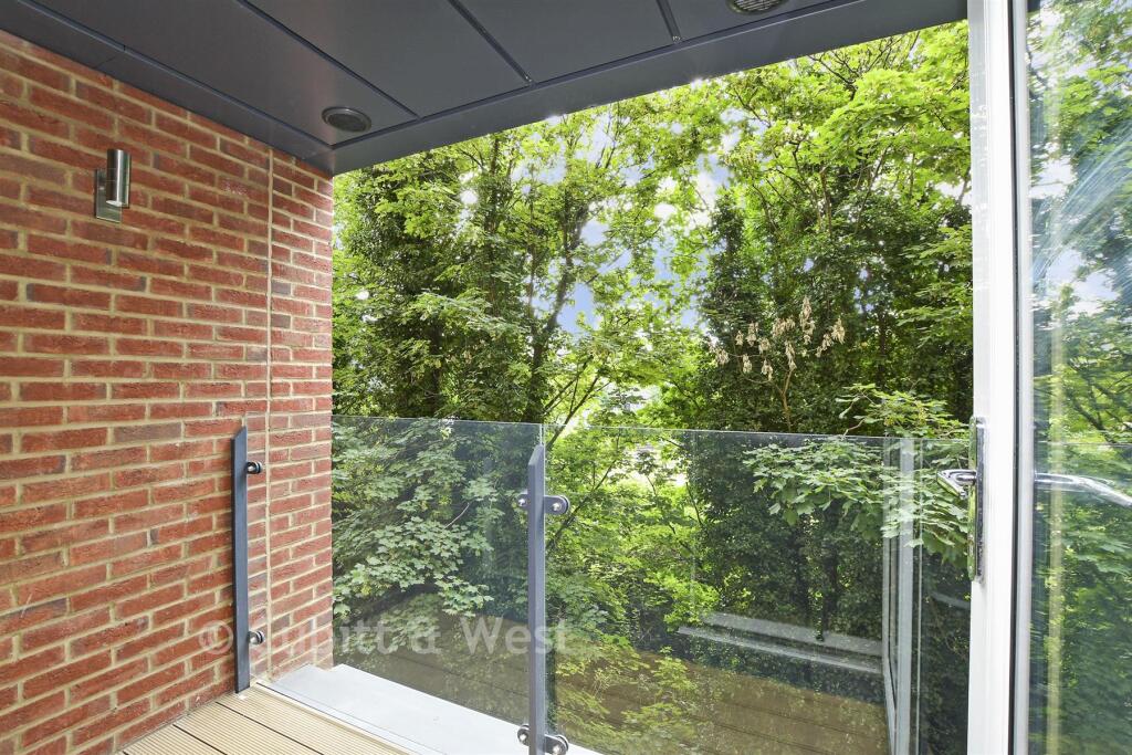 Marketfield Way, Redhill, Surrey - View 6
