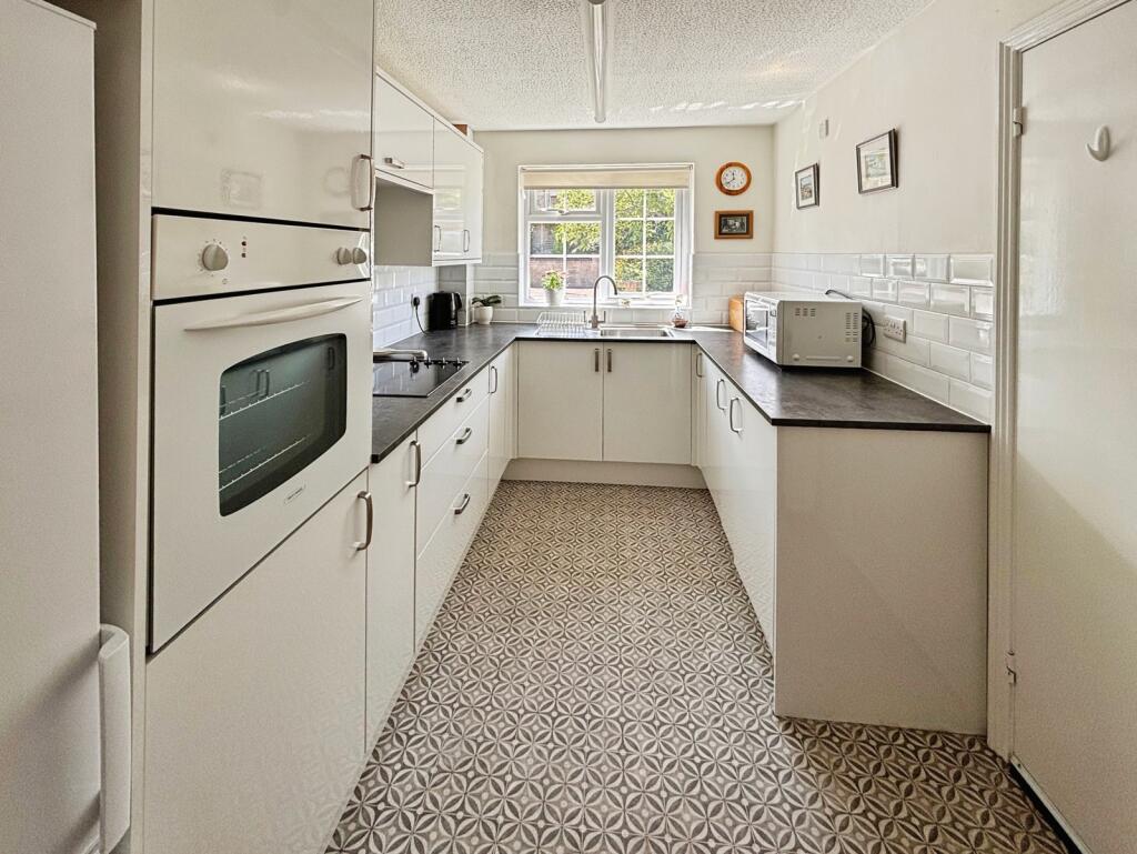 Apartment in Cheltenham, Ryeworth Road Allotments, Charlton Kings - View 3