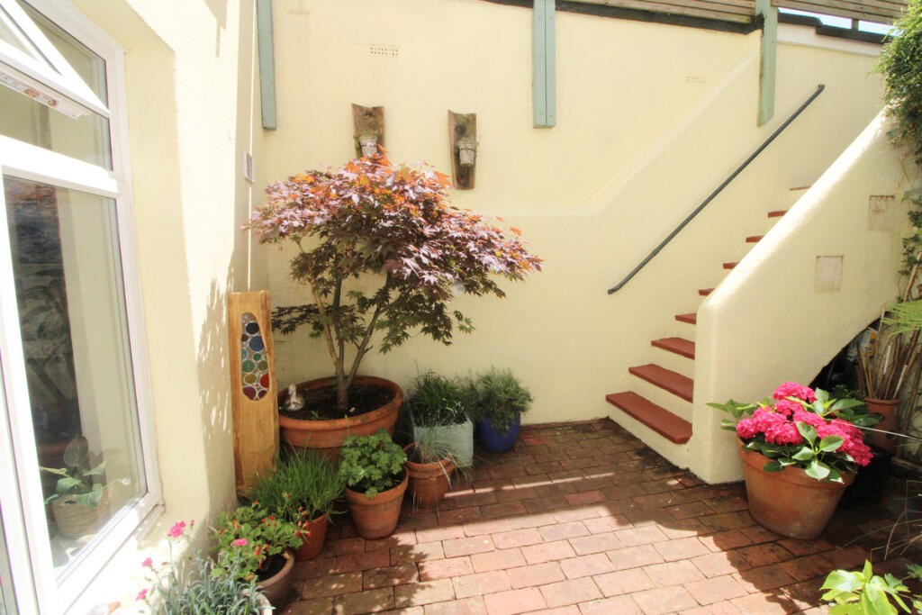 2-bed flat on Portland Road, Hove, £325,000