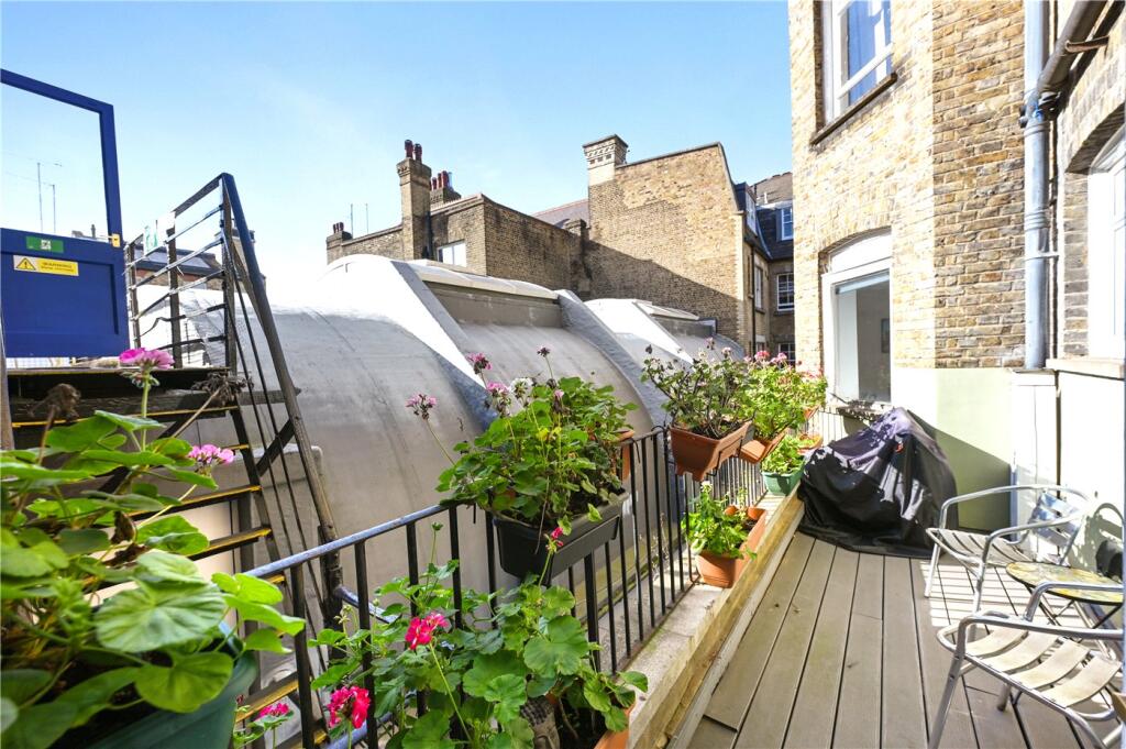 Apartment in London - More