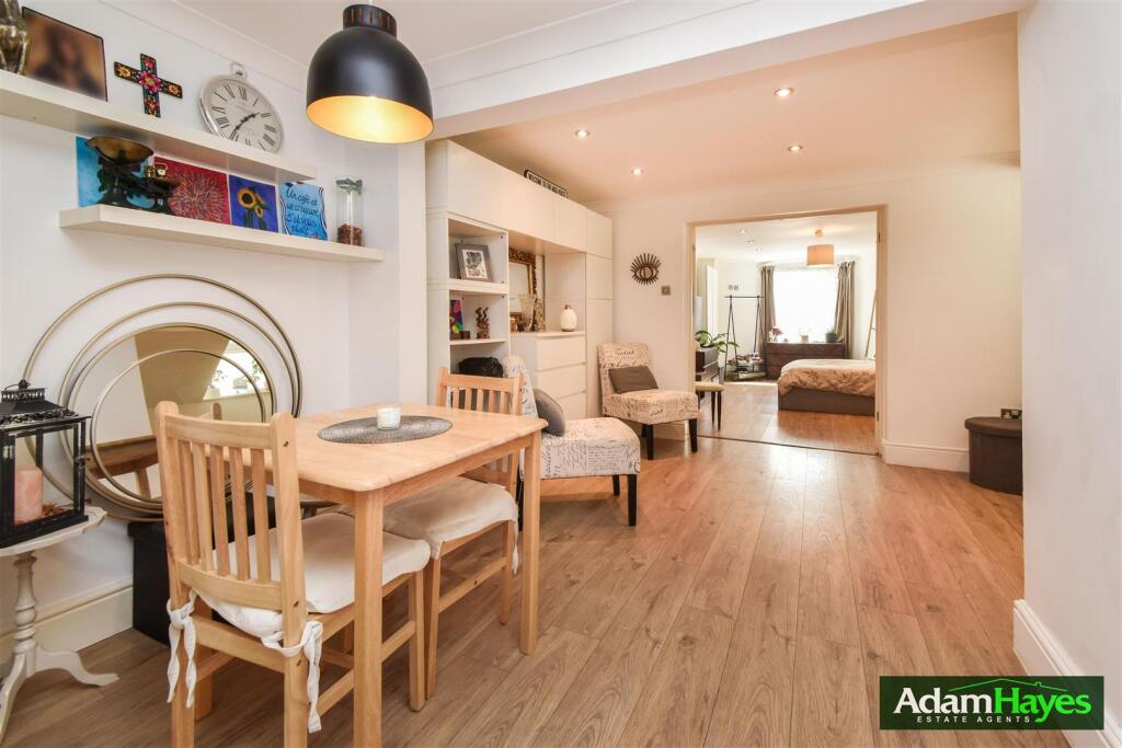 Apartment in London - More