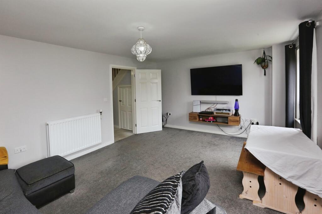 Kingsman Drive, Botley, SOUTHAMPTON photo 3