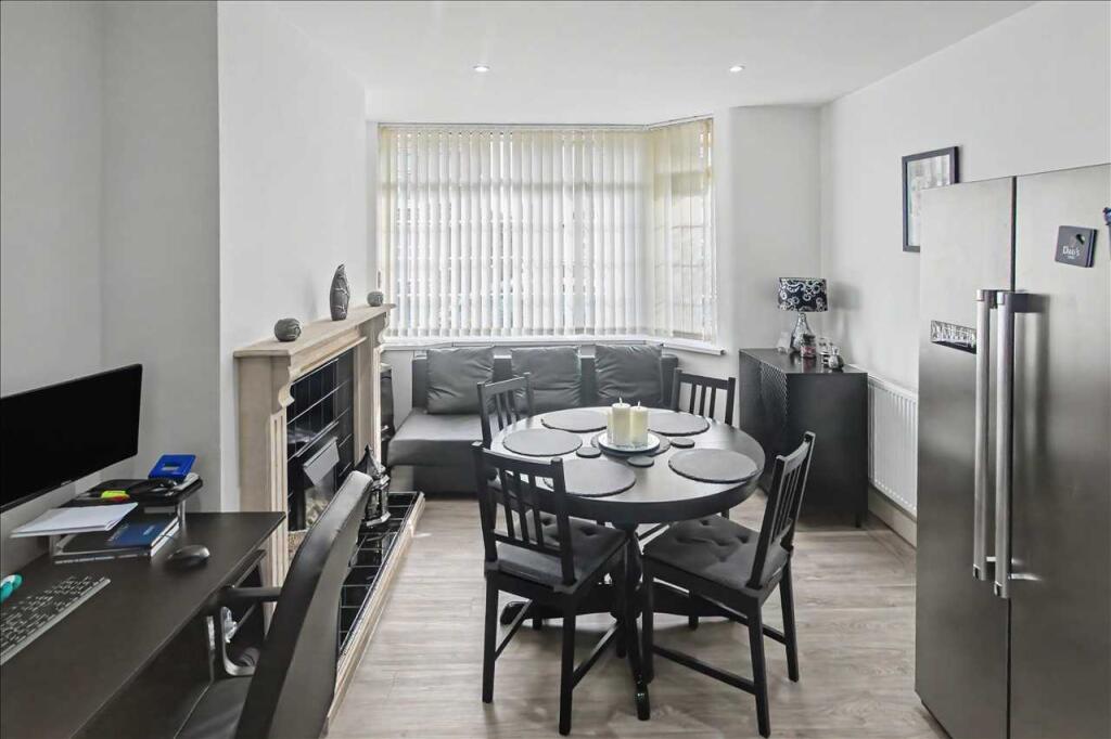 House in Broxtowe, Eastwood - More
