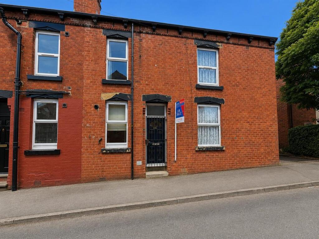 Main image of property: Aviary Mount, Leeds