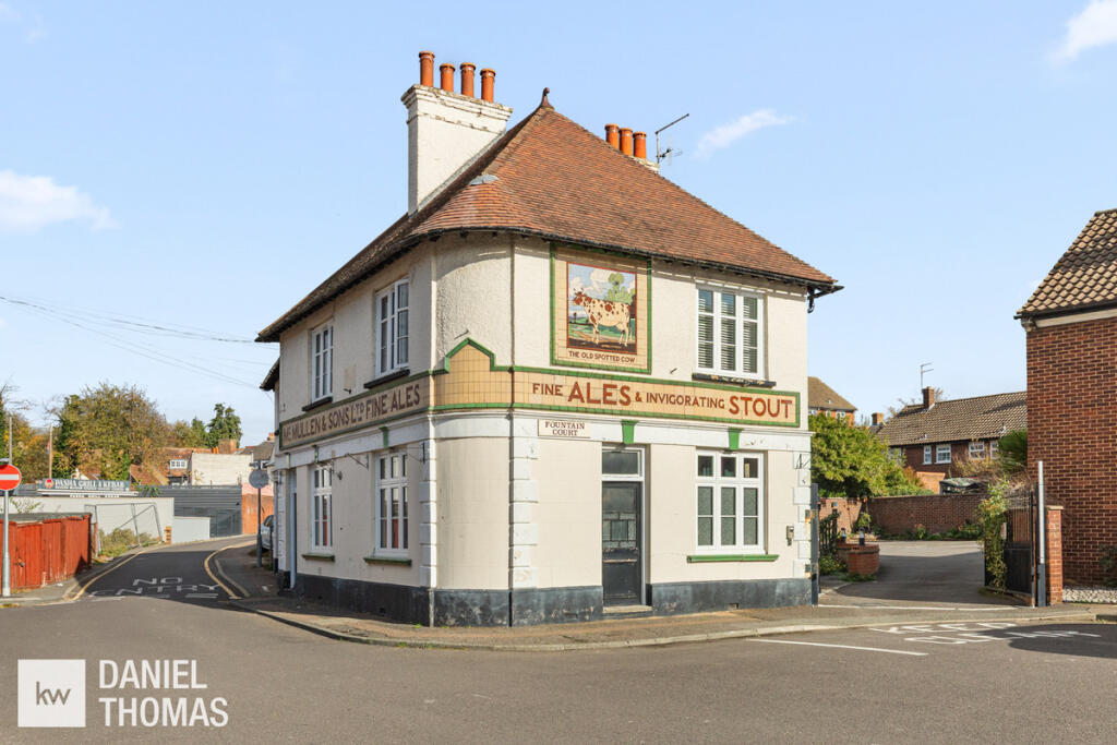 Main image of property: DANIEL THOMAS | Fountain Court, Waltham Abbey, EN9 1RX