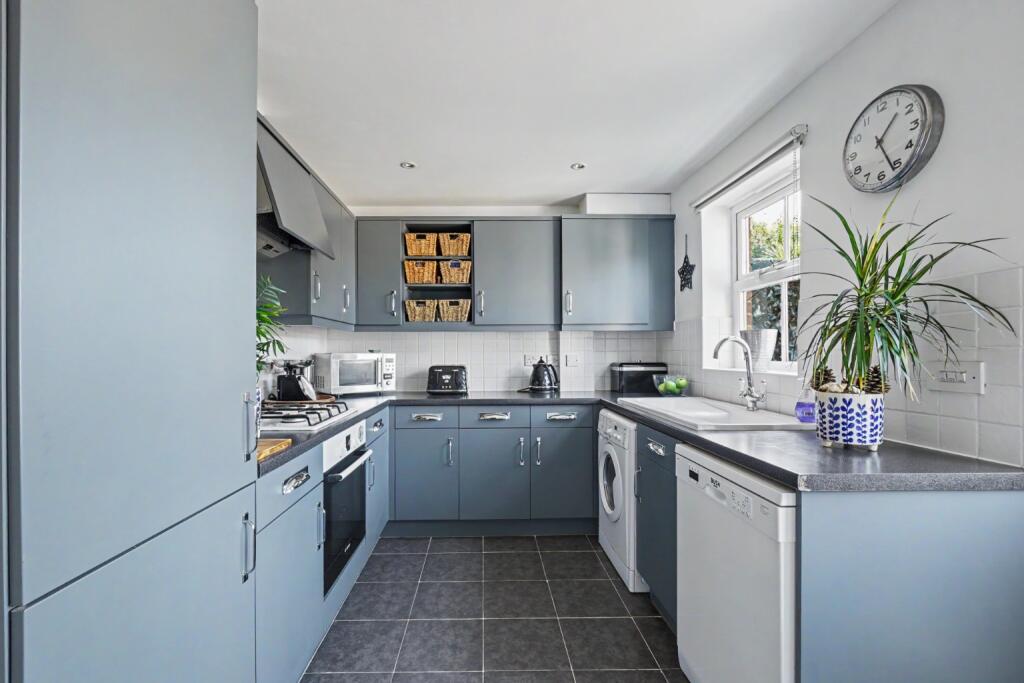 House in Gillingham, Medway - View 3