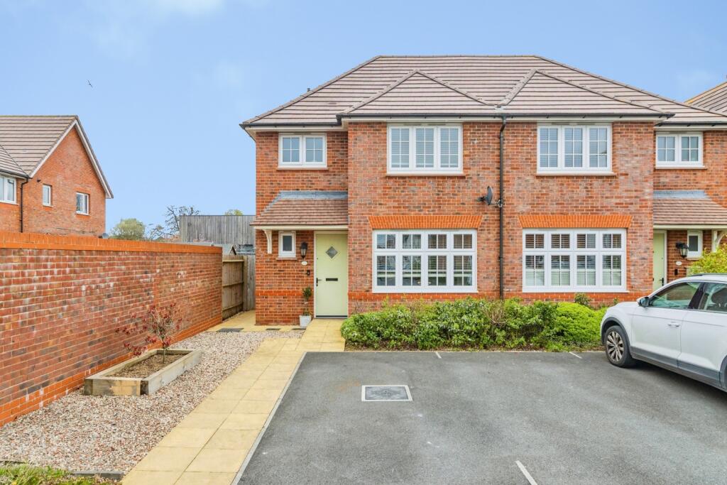 Main image of property: Skylark Close, Kingsteignton, Newton Abbot, Devon, TQ12