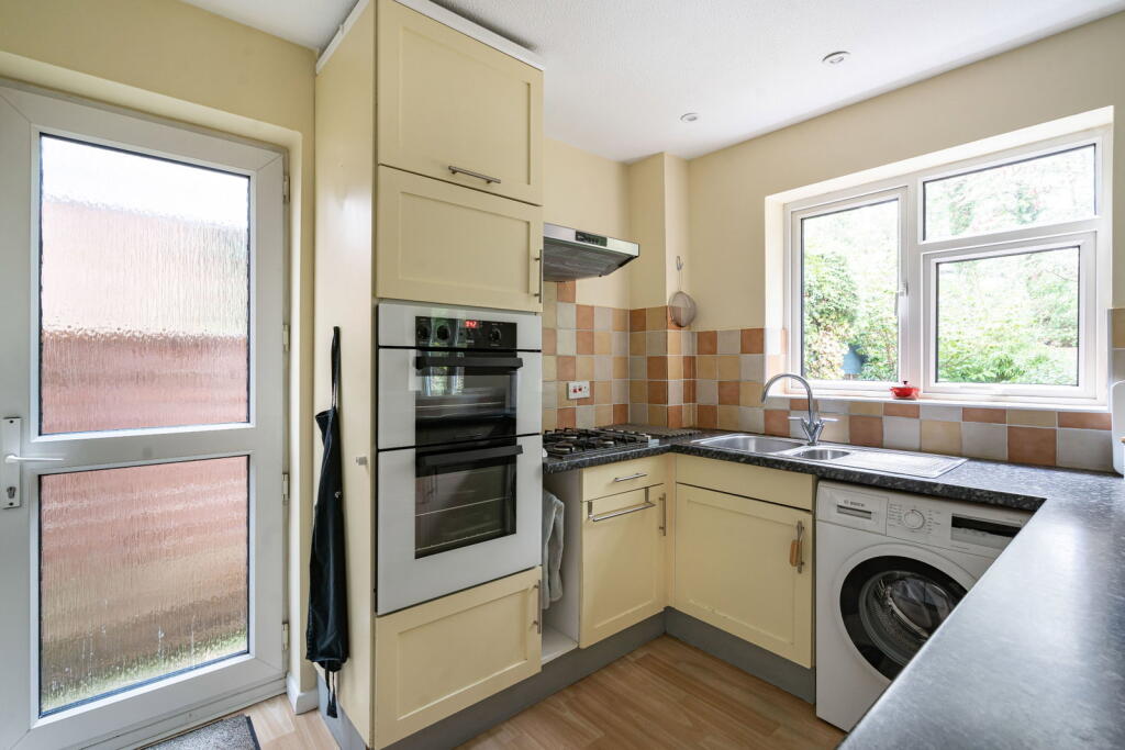 Fortune Drive, Cranleigh GU6 8DH photo 4