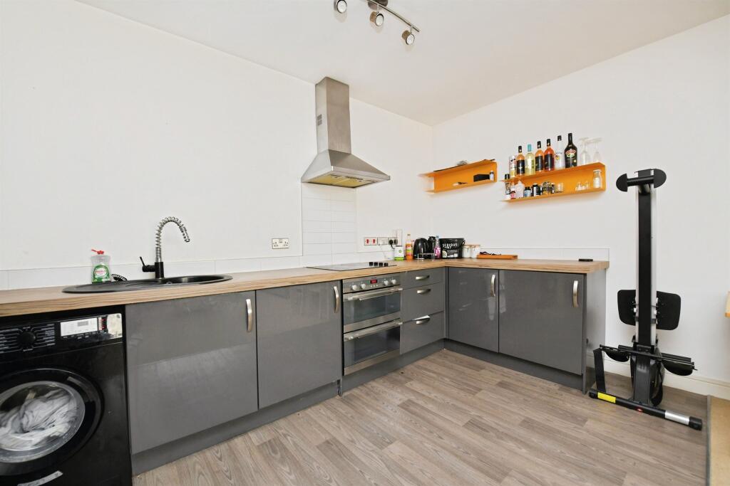 Apartment in Plymouth - View 4