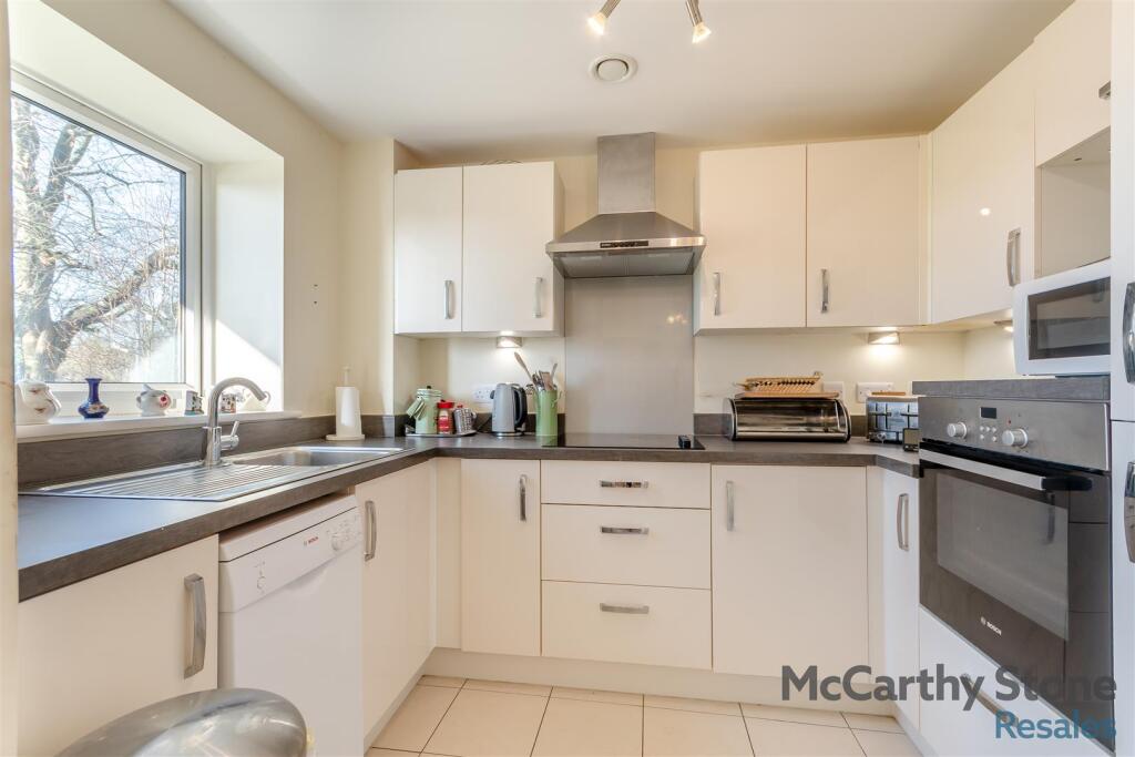 Apartment in Bromsgrove - View 6
