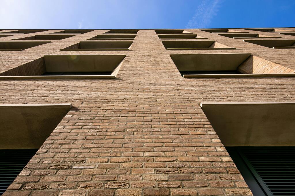 A12NPS5422067.jpg