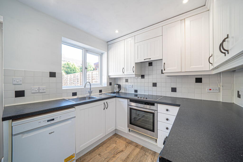 Home Mead, North Waltham, Basingstoke  RG25 2SY photo 3