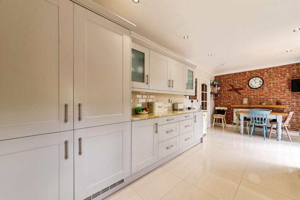 House in Lincoln - View 4
