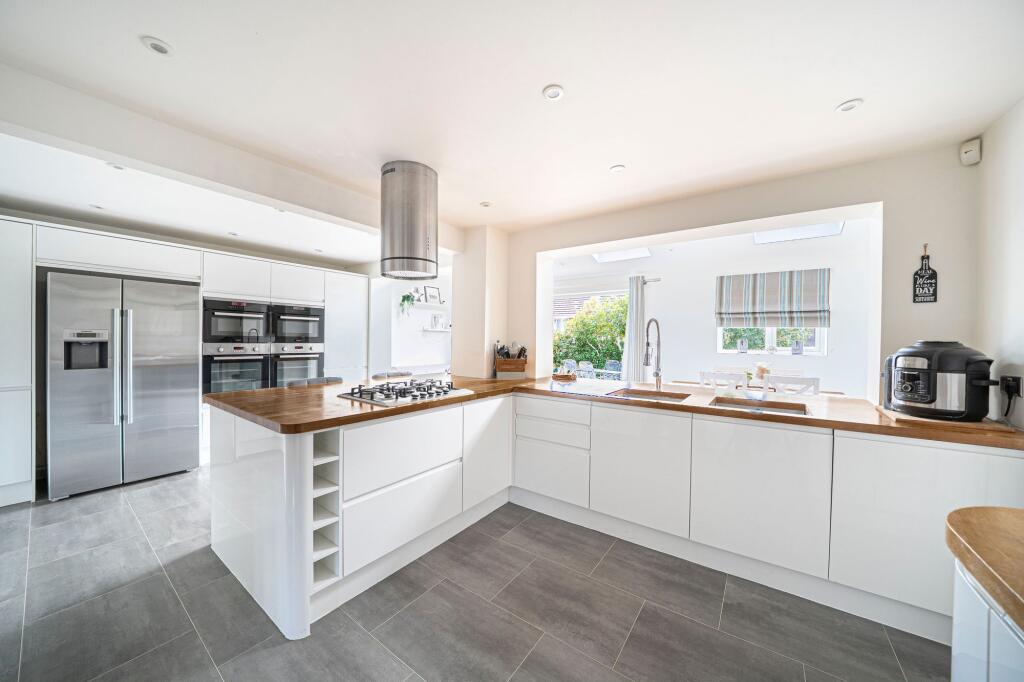 House in Test Valley, Saxon Fields, Andover - View 3
