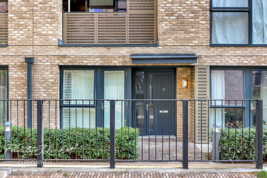 1-bed flat on Goswell Road, London, £550,000