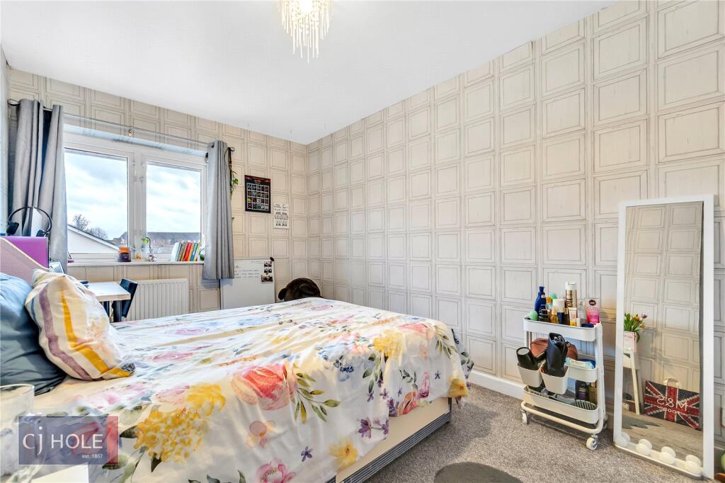 5 bedroom semi-detached house for rent