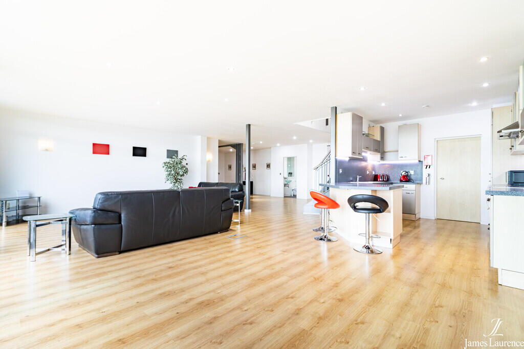 Apartment in Birmingham, West Midlands - View 4