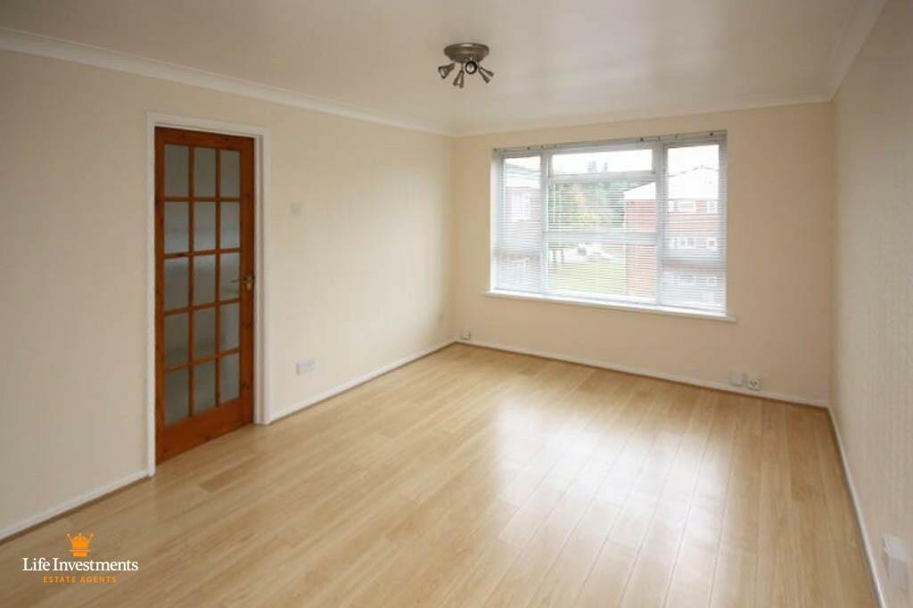 Apartment in Warwick - View 2