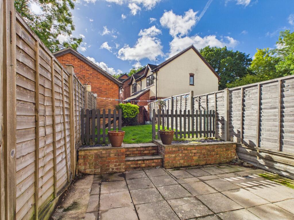 House in Basingstoke and Deane, Tadley Hill, Tadley - View 2