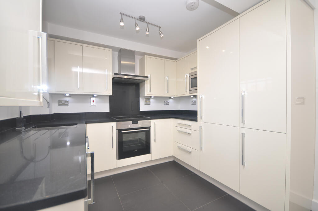 Apartment in Chelmsford - View 3