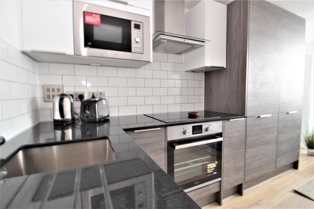 Apartment in Redhill - View 2